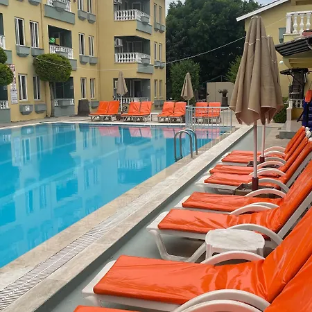 Ξενοδοχείο με διαμερίσματα Club Sunset Μαρμαρίς